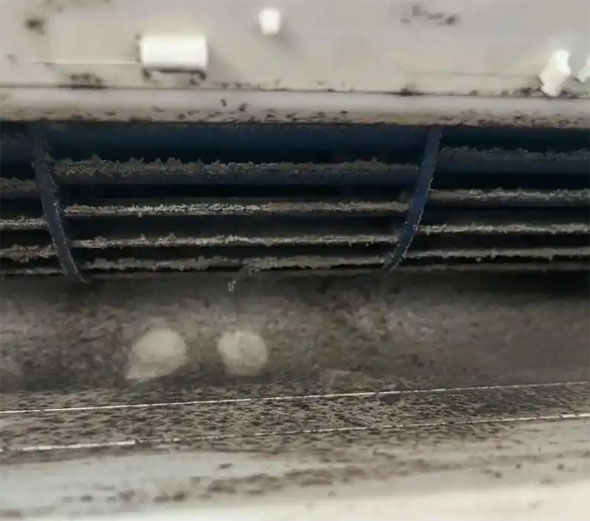 红山空调吹的风有股烧焦味是怎么回事